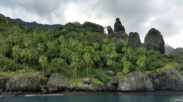  The huge basalt pinnacles on both sides of the bay reminded me of giant Easter Island statues. The mountainous landscape behind is the very definition of tropical paradise.